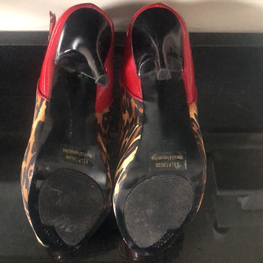 Guess red patent leather leopard print open toe Sexy stilettos Size 7 1/2 - Picture 6 of 9